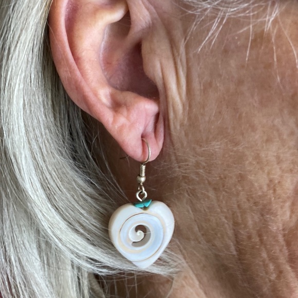 Santa Domingo cut shell earrings - Picture 5 of 5